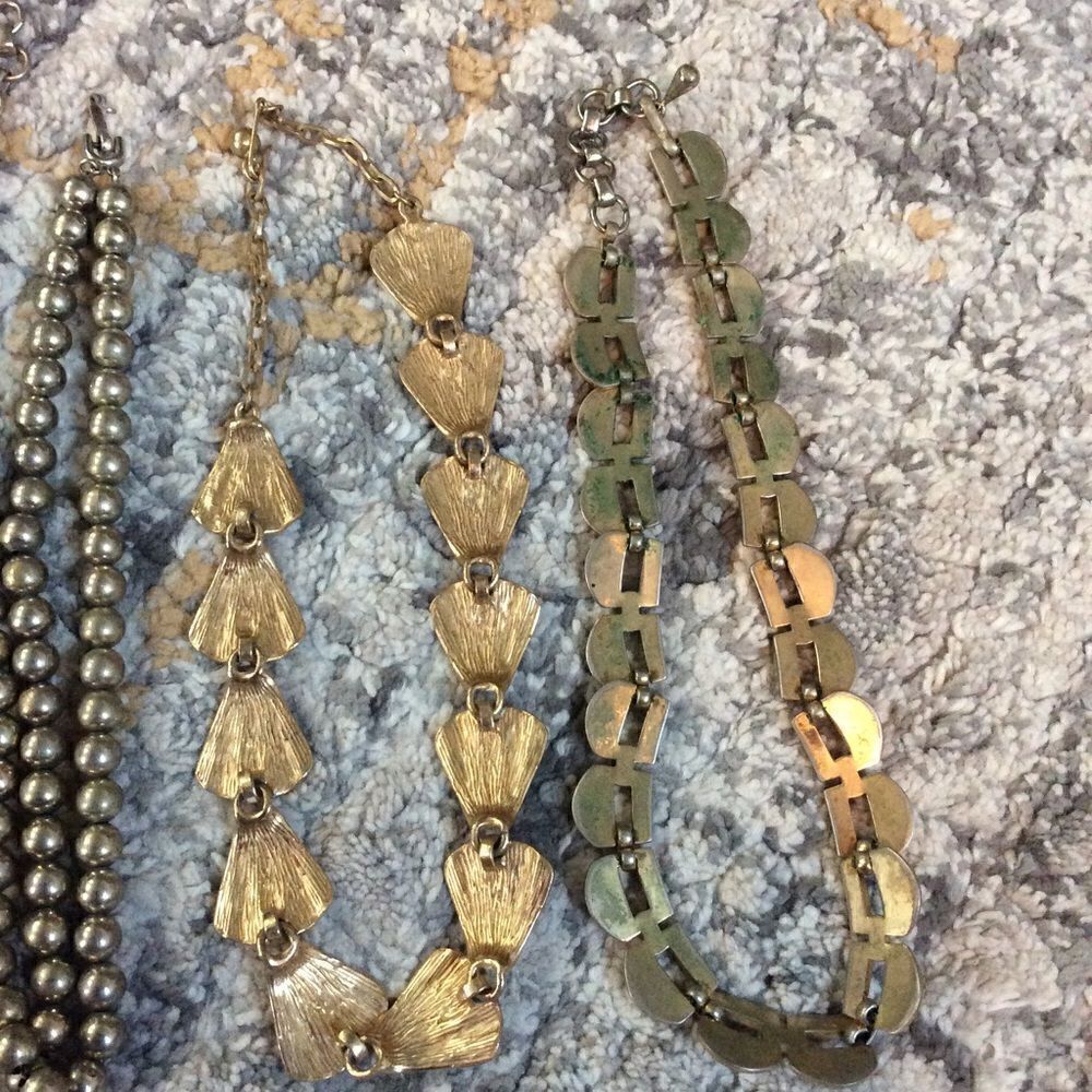 LOT OF VINTAGE COSTUME JEWELRY! GREAT CONDITION! - Picture 6 of 6